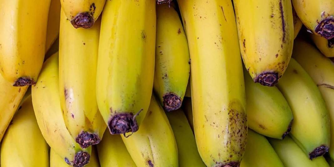 Bir tutam limon, biraz streç film! Muzun kararmasını önleyen yöntem: Uzun süre tazeliğini koruyor… 3